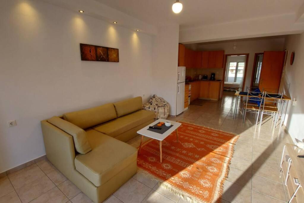 Johny Clara House * העיירה קוס